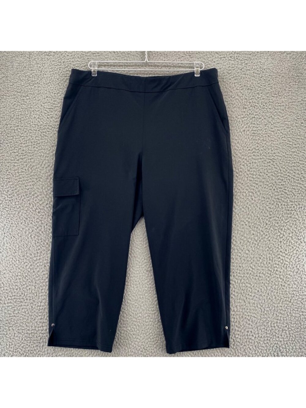 Chicos Pants Womens 2 US 12 Weekends Black Bliss Balance Cropped Cargo Pockets